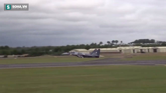 MiG-29, F-22, JF-17 và Eurofighter Typhoon cùng so tài cất cánh thẳng đứng - Ảnh 1.