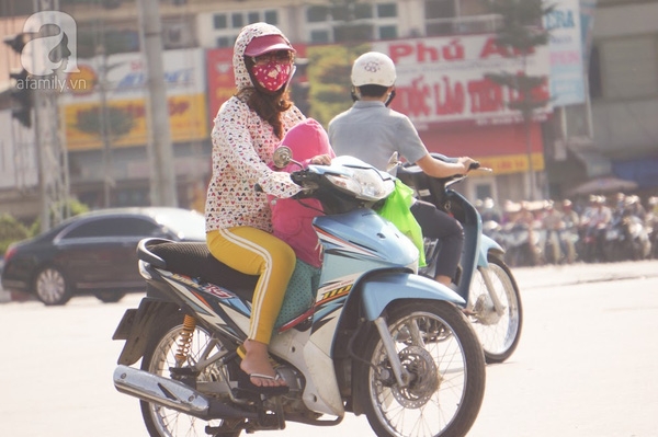 Nhìn những hình ảnh nắng nóng oi ả này, có ai tin là mùa đông Hà Nội?