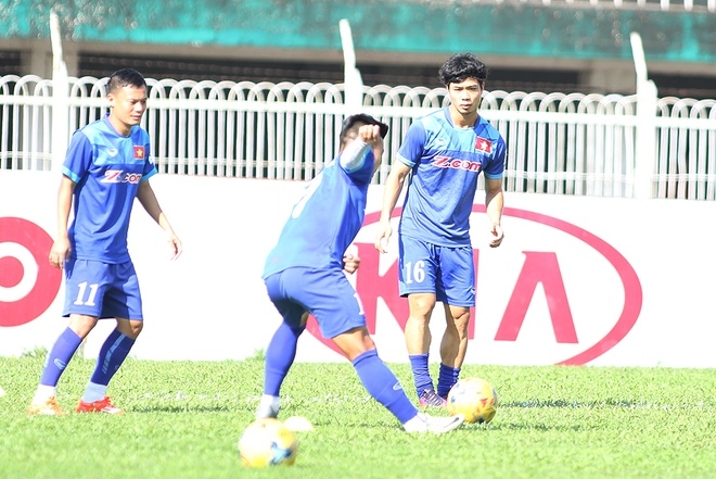 Tuấn Anh lần đầu ra sân tập trên đất Myanmar - ảnh thể thao