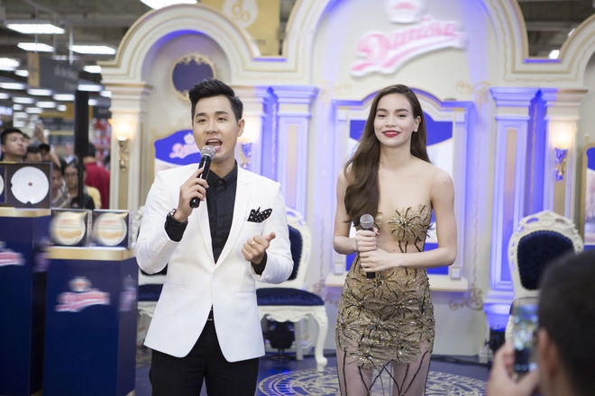 MC Nguyên Khang và Hà Hồ nhảy tưng bừng - Ảnh 2.