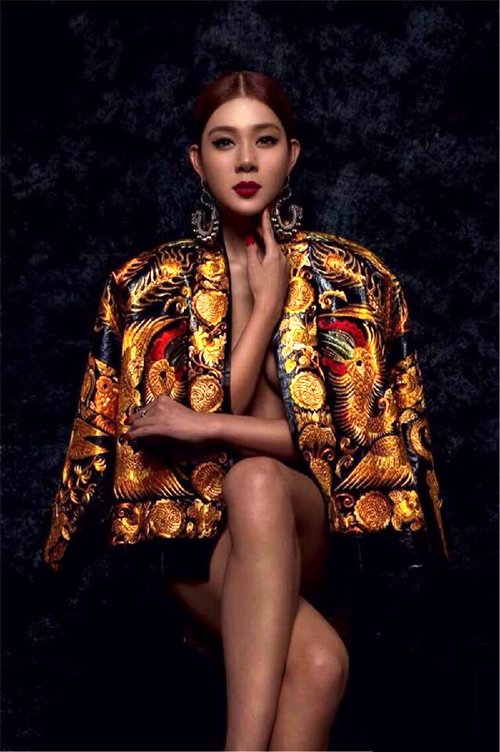 ve-dep-boc-lua-cua-hoa-hau-vung-trom-voi-tuyen-thu-lin-dan-7
