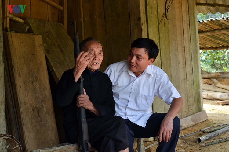 anh: gian nan, vat va nhu giao vien bam ban hinh 15