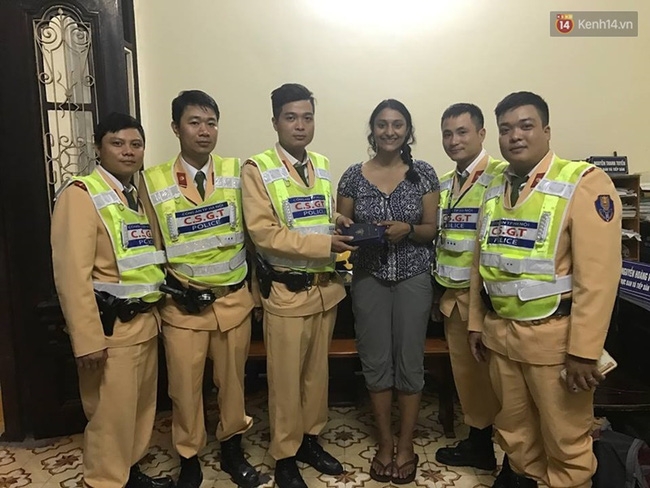 Hà Nội: CSGT chặn bắt nam thanh niên cướp ví tiền của nữ du khách người Úc - Ảnh 3.