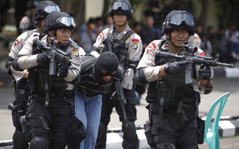 indonesia bat 5 nghi pham khung bo hinh 1