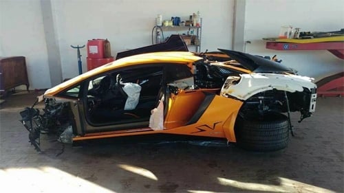 lamborghini-bay-mat-dau-xe-khi-gap-nan-o-toc-do-cao-1