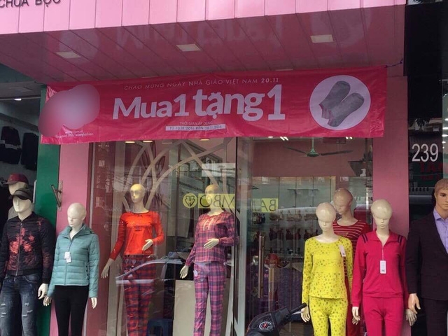  Mua hàng được tặng tất 