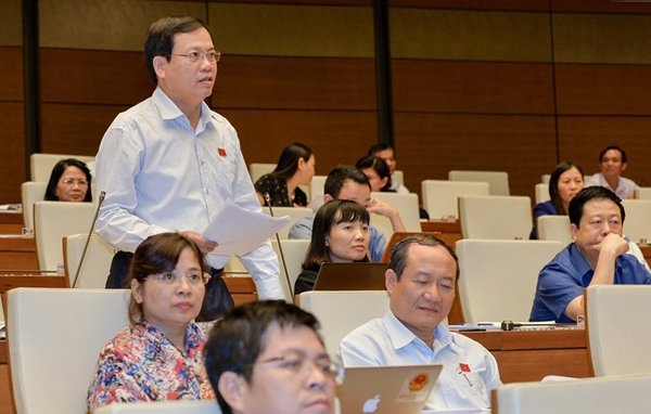 Bộ trưởng nợ lời hứa từ chức và trả lời về sân sau thứ trưởng