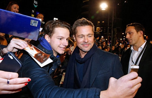 brad-pitt-om-marion-cotillard-trong-buoi-cong-chieu-phim-o-paris-3