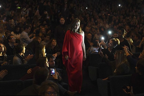 brad-pitt-om-marion-cotillard-trong-buoi-cong-chieu-phim-o-paris-6