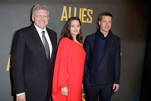 brad-pitt-om-marion-cotillard-trong-buoi-cong-chieu-phim-o-paris-7
