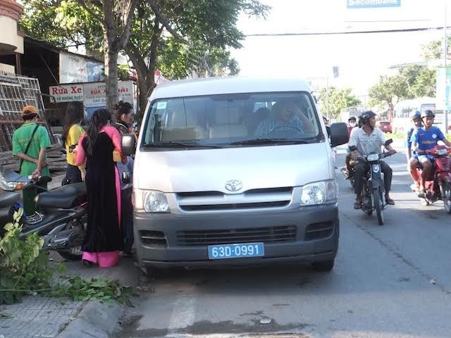 'Canh sat cho muon xe ruoc dau': Viec hop ly nen lam hinh anh 1
