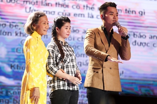 Chang trai cong khai la nguoi chuyen gioi o Sing My Song hinh anh 3