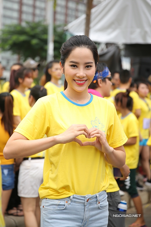 gia-dinh-khanh-thi-cung-dan-sao-chay-bo-tu-thien-8