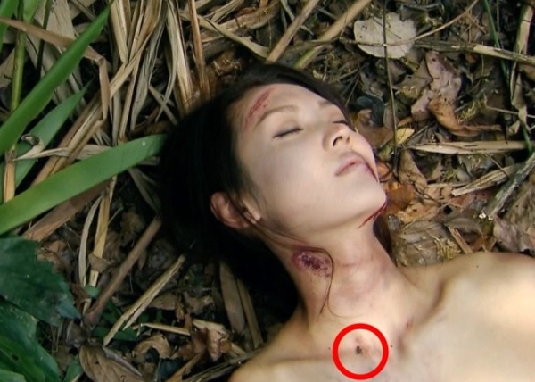 hoa-hau-hong-kong-gay-soc-voi-canh-bi-ham-hiep-den-chet-1