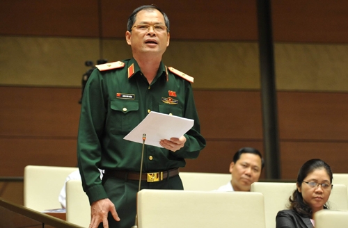 tuong-quan-doi-noi-ve-quy-dinh-su-dung-vu-khi