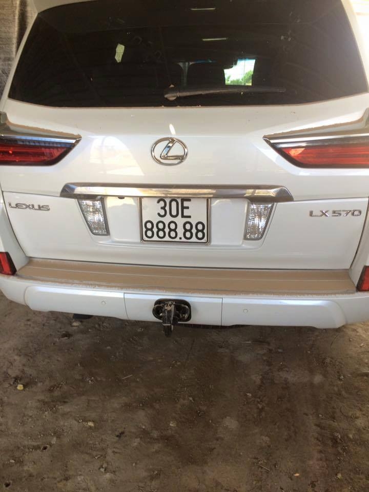  Hình ảnh chiếc Lexus LX570 2016 biển ngũ quý 8 gây xôn xao trên mạng xã hội. Ảnh: Kinh Nghiệm Thi Công 