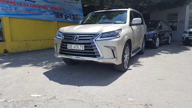  ... và biển số tiến đẹp mắt. 