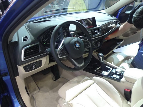 BMW 1-Series Sedan hoàn toàn mới lần đầu ra mắt - 5