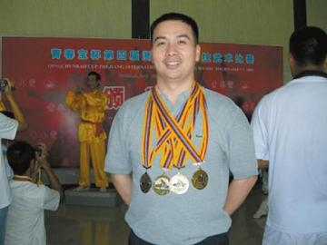 Dù là quán quân wushu thế giới nhưng người đàn ông này lại tử nạn khi đánh nhau với hàng xóm - Ảnh 1.