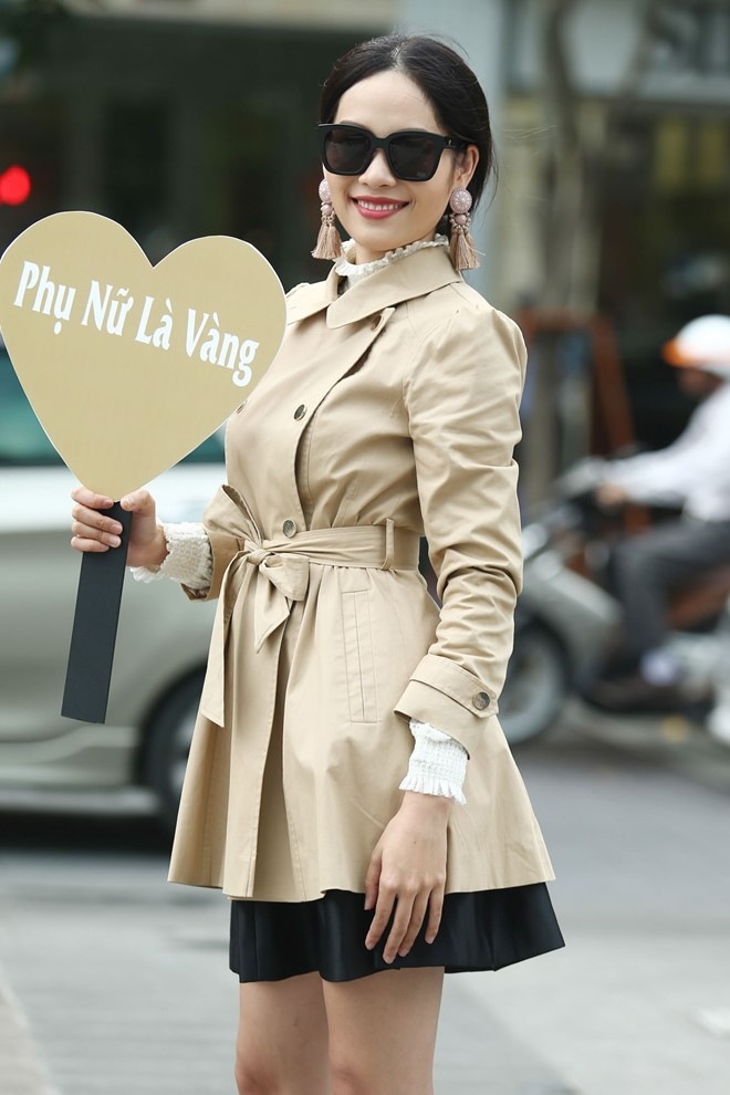 Xuan Lan va dan mau sanh dieu tren duong pho Nguyen Hue hinh anh 6