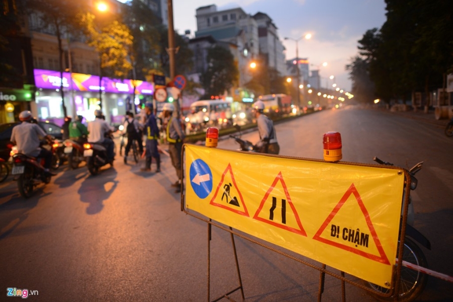 Chan mot chieu duong Kim Ma thi cong Metro hinh anh 3