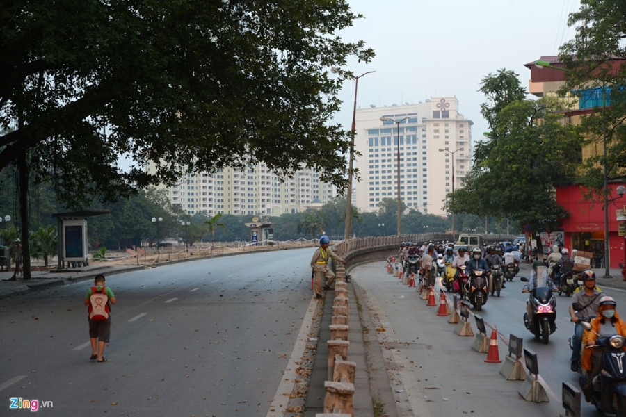 Chan mot chieu duong Kim Ma thi cong Metro hinh anh 6