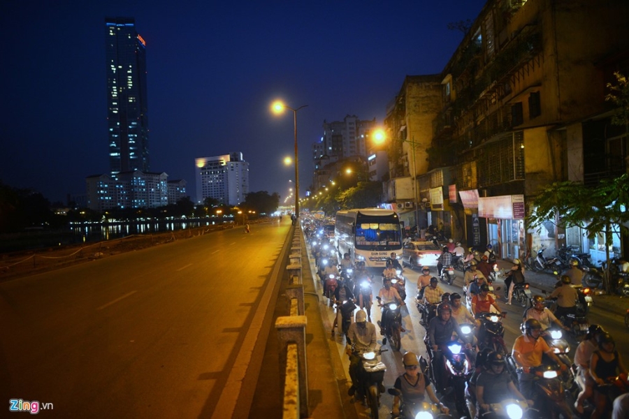 Chan mot chieu duong Kim Ma thi cong Metro hinh anh 16