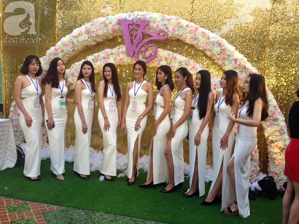 Đám cưới tiền tỷ, Limousine dẫn đầu đoàn rước dâu của cặp