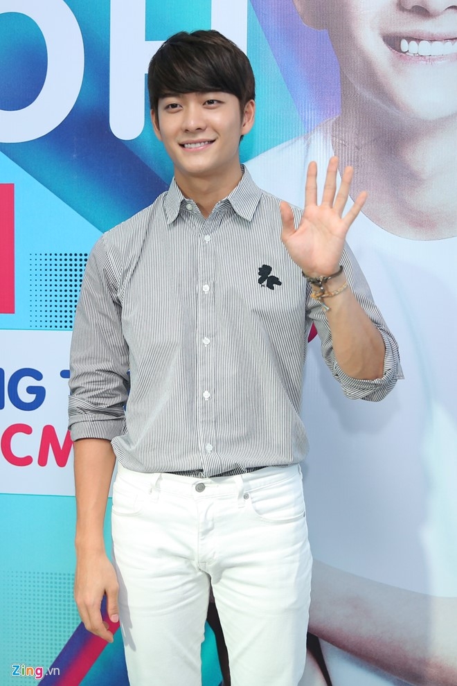 Fan Viet xep hang dai cho gap Kang Tae Oh o Sai Gon hinh anh 7