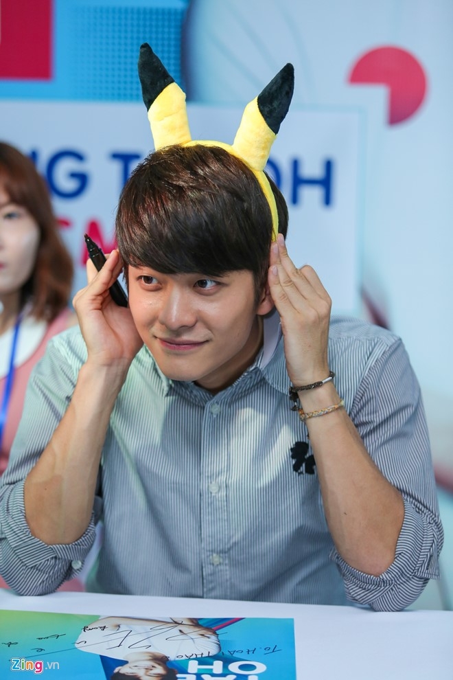 Fan Viet xep hang dai cho gap Kang Tae Oh o Sai Gon hinh anh 8