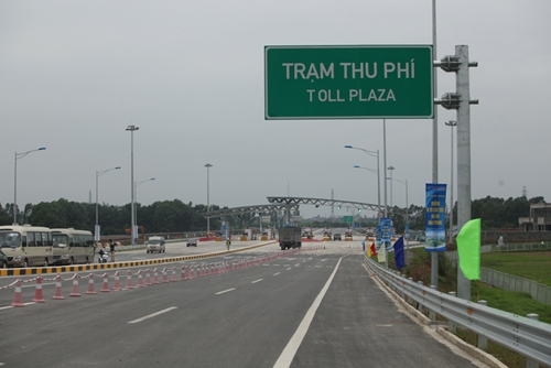tai nan tham khoc tren cao toc: bien bao chi duong qua nho? hinh anh 2