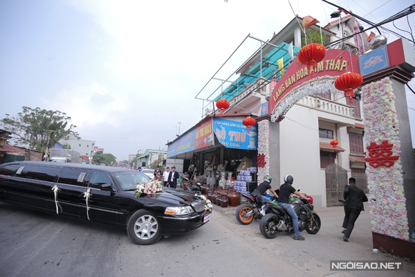 ben-trong-dam-cuoi-bac-ty-keo-dai-3-ngay-cua-dai-gia-hung-yen-4