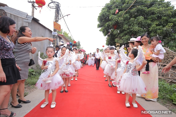 ben-trong-dam-cuoi-bac-ty-keo-dai-3-ngay-cua-dai-gia-hung-yen-5