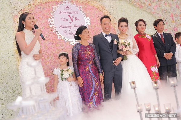 ben-trong-dam-cuoi-bac-ty-keo-dai-3-ngay-cua-dai-gia-hung-yen-7