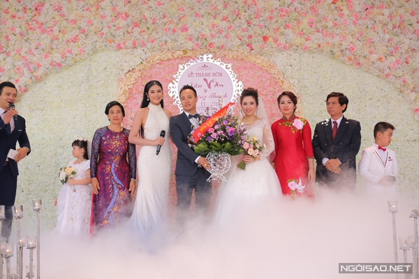 ben-trong-dam-cuoi-bac-ty-keo-dai-3-ngay-cua-dai-gia-hung-yen-9