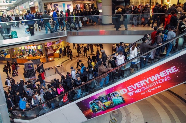 Canh tranh cuop nam nao cung thay trong 'Black Friday' hinh anh 4