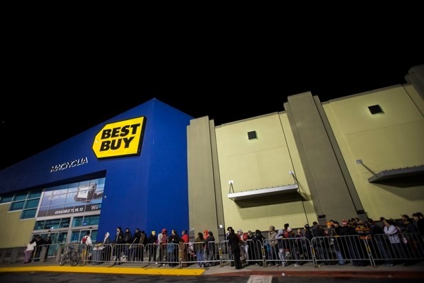 Canh tranh cuop nam nao cung thay trong 'Black Friday' hinh anh 6