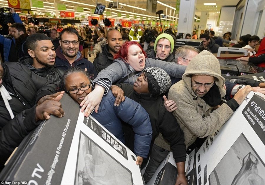Canh tranh cuop nam nao cung thay trong 'Black Friday' hinh anh 7