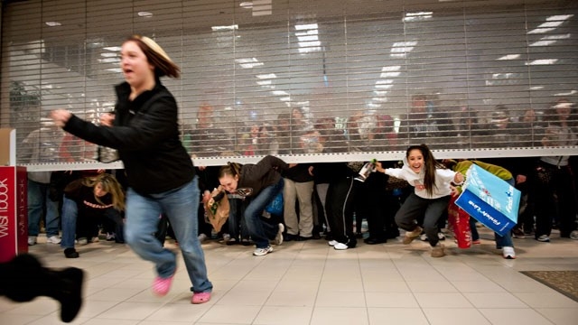 Canh tranh cuop nam nao cung thay trong 'Black Friday' hinh anh 8
