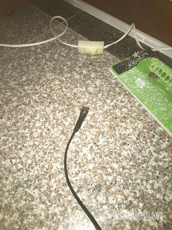 Cát Phượng bị điện giật 0