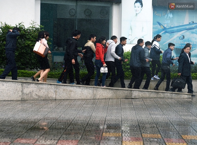 Hà Nội: Diễn tập chữa cháy, hàng trăm người chạy khỏi khu đô thị hoàng gia Royal City - Ảnh 3.
