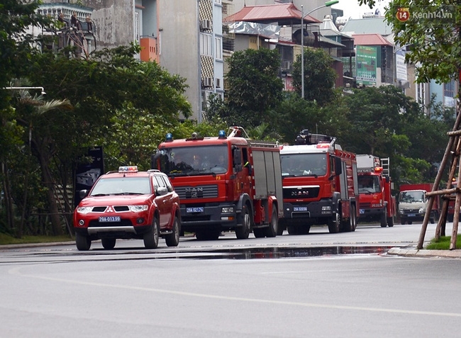 Hà Nội: Diễn tập chữa cháy, hàng trăm người chạy khỏi khu đô thị hoàng gia Royal City - Ảnh 5.