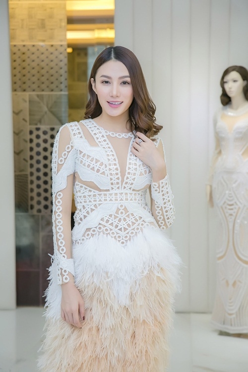 Lê Hà đầu tư váy áo đi xem Victoria's Secret