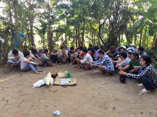  Các con bạc bị bắt quả tang 