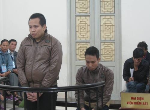 tu-hinh-hai-ke-ban-dam-dong-tinh-sat-hai-bao-ve-truong-hoc