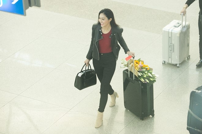 Dieu Ngoc mang 100 kg hanh ly du thi Miss World hinh anh 6