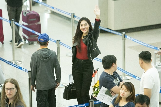 Dieu Ngoc mang 100 kg hanh ly du thi Miss World hinh anh 7