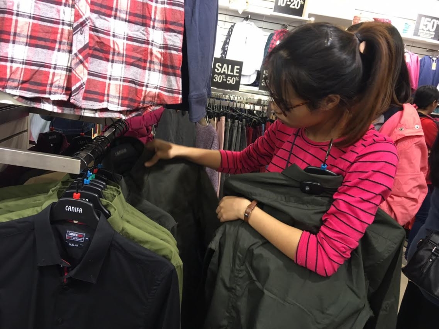 Khiếp sợ Black Friday: Khách xếp 10 dãy, chủ hàng đóng cửa trốn