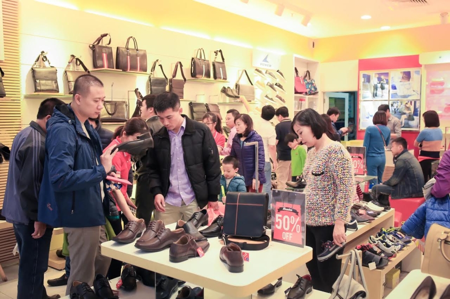 Khiếp sợ Black Friday: Khách xếp 10 dãy, chủ hàng đóng cửa trốn