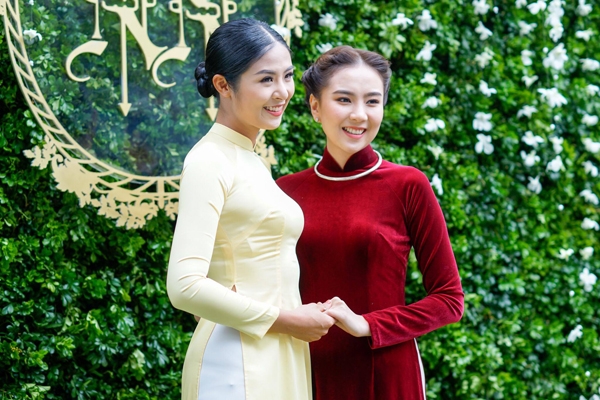 co-gai-thoi-tiet-mai-ngoc-thay-2-bo-ao-dai-trong-le-an-hoi-7